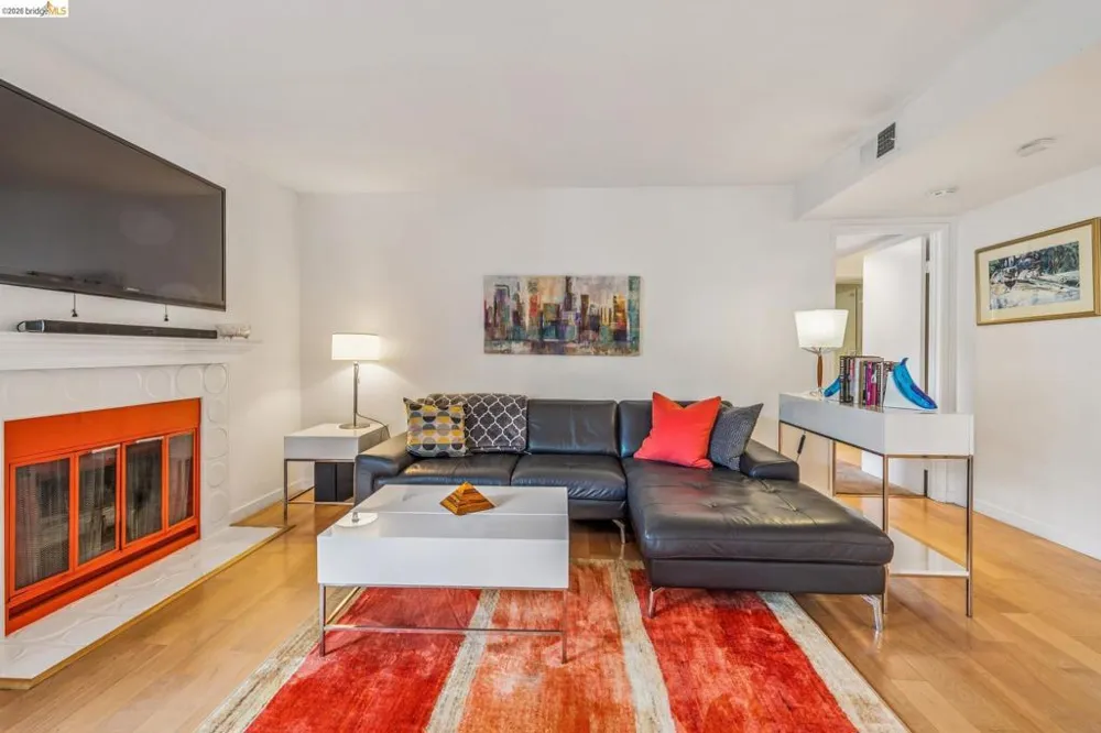 440 Canyon Oaks Dr #D Oakland, CA 94605