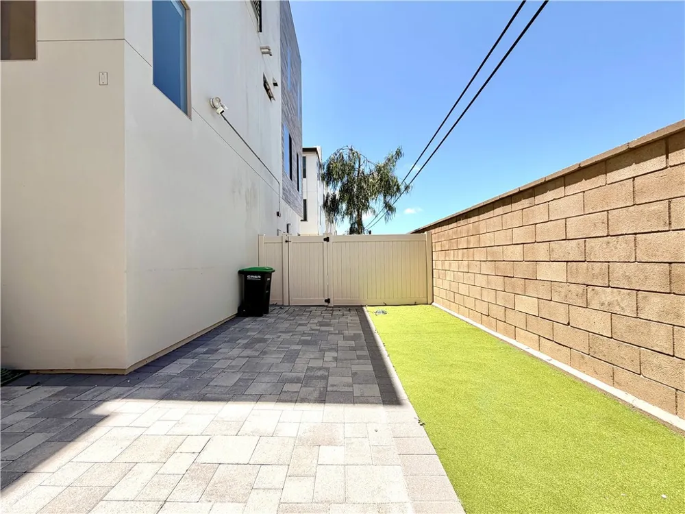 52 Ebb Tide Newport Beach, CA 92663