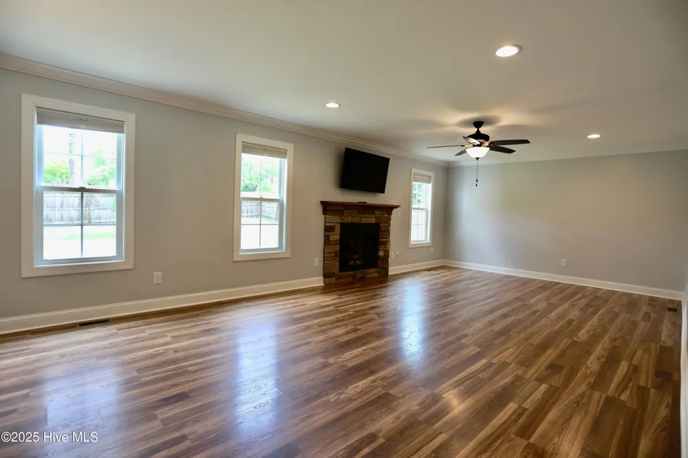 180 Lori Lane Aberdeen, NC 28315