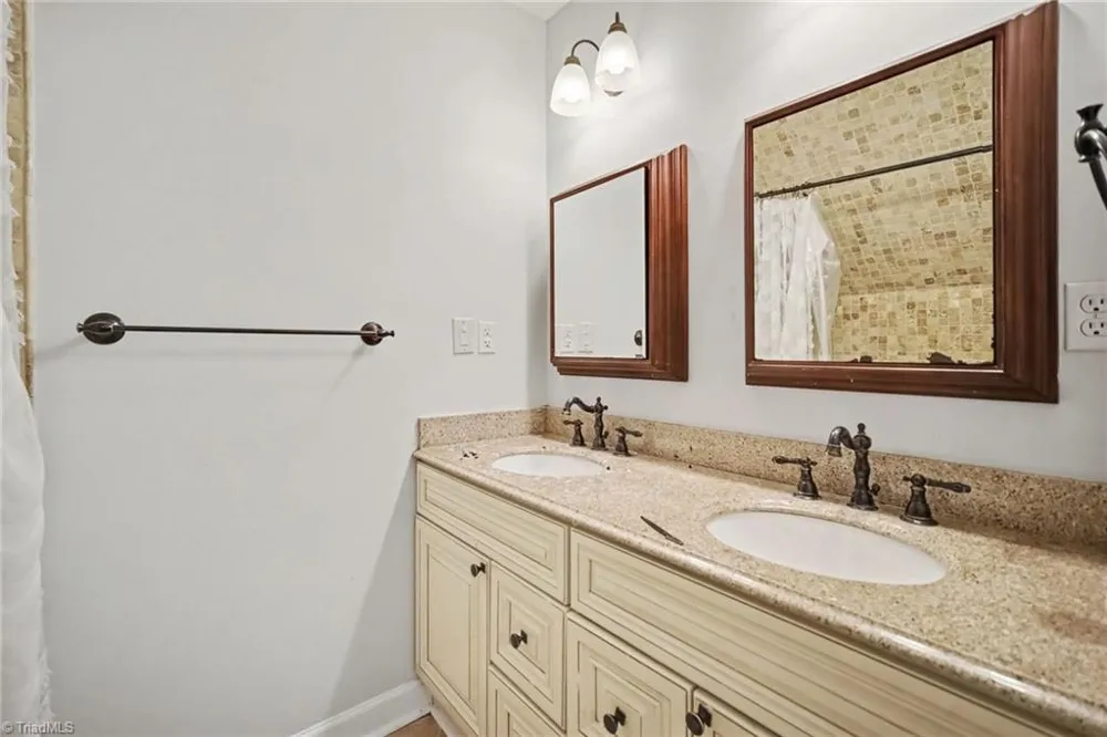 16101 Whitesail Drive Charlotte, NC 28278