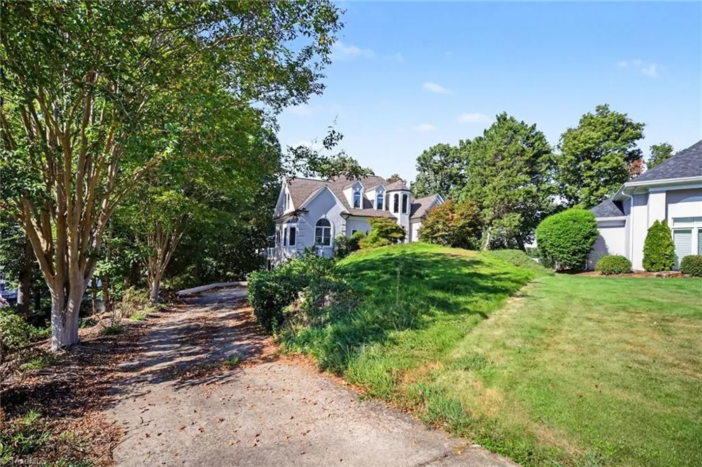 16101 Whitesail Drive Charlotte, NC 28278
