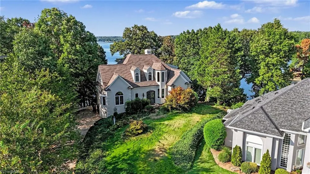 16101 Whitesail Drive Charlotte, NC 28278