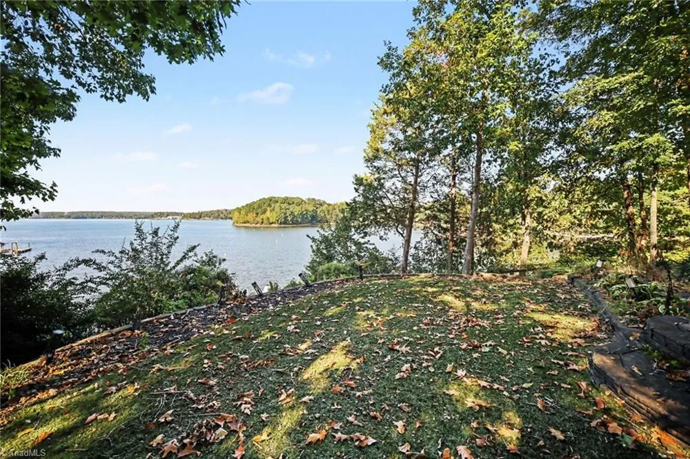 16101 Whitesail Drive Charlotte, NC 28278