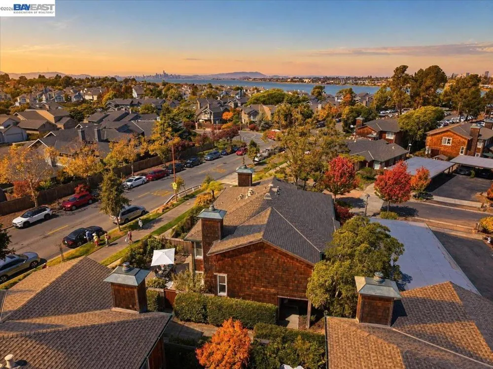 204 Centre Ct Alameda, CA 94502