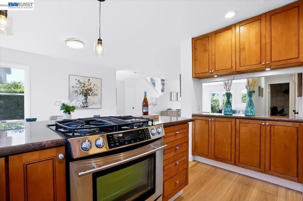 204 Centre Ct Alameda, CA 94502