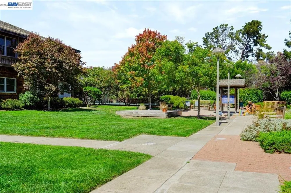 204 Centre Ct Alameda, CA 94502
