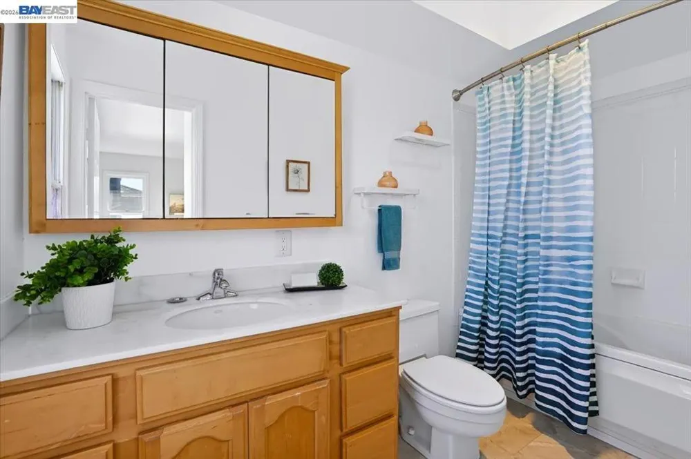 204 Centre Ct Alameda, CA 94502