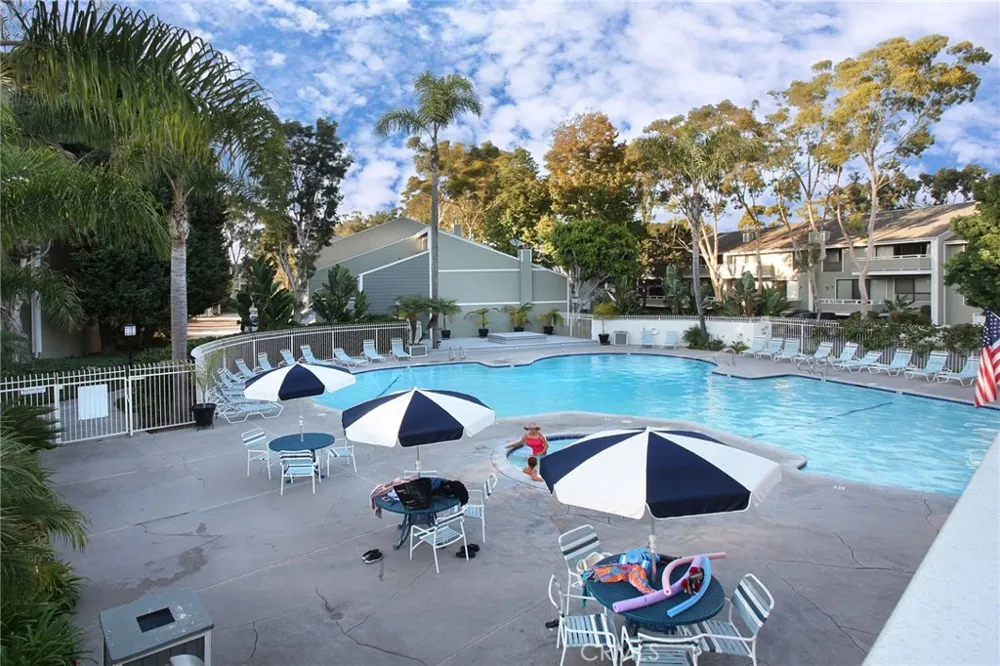 25 Escapade Court Newport Beach, CA 92663