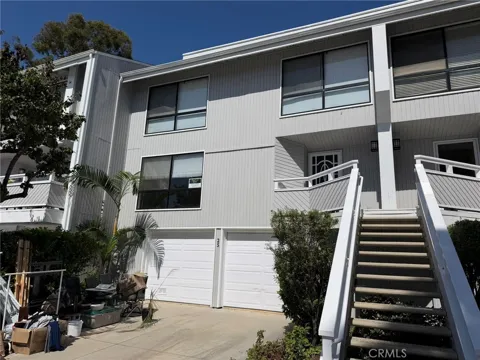25 Escapade Court