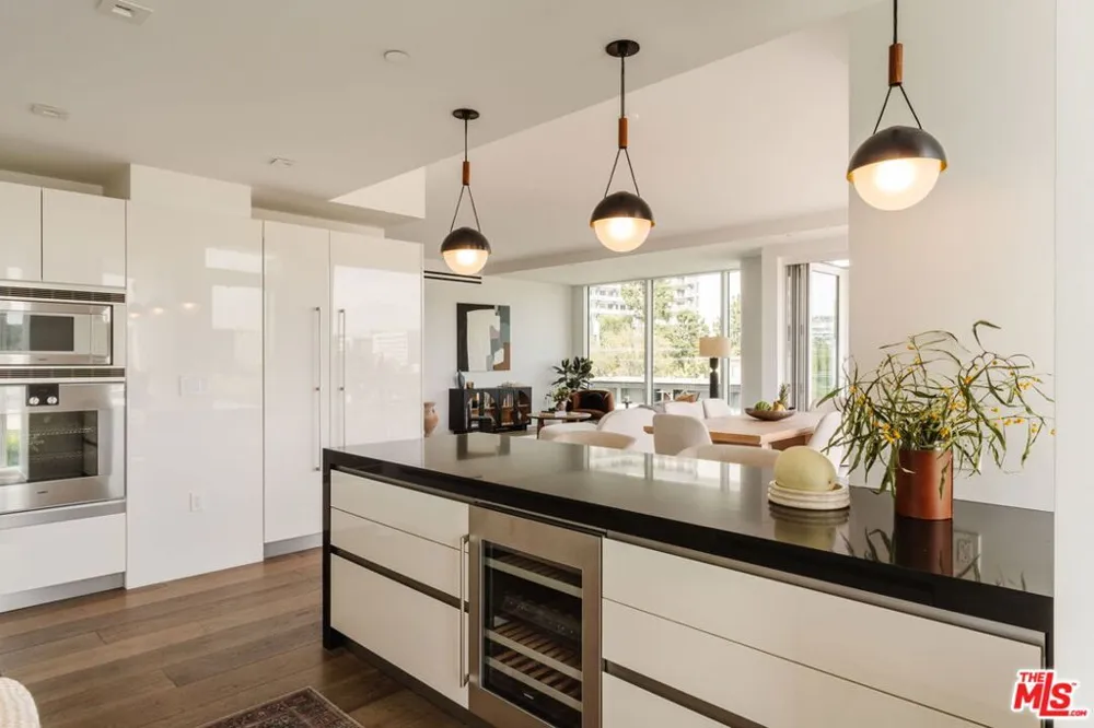9000 W 3rd Street #403 Los Angeles, CA 90048