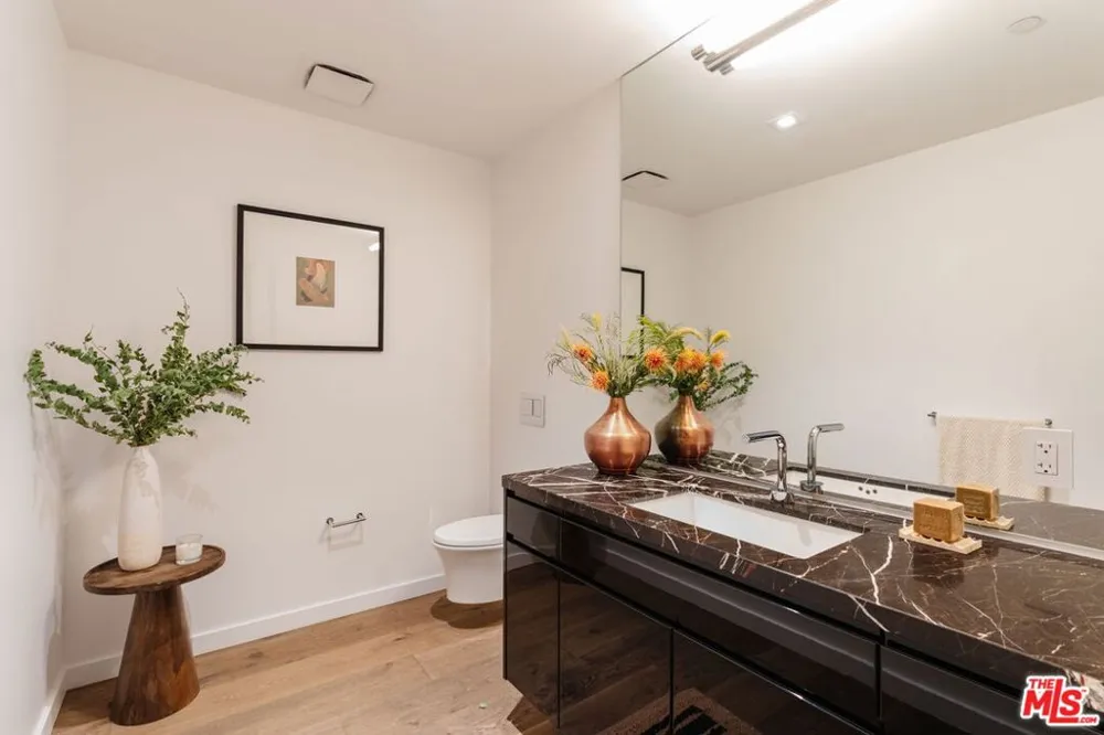 9000 W 3rd Street #403 Los Angeles, CA 90048