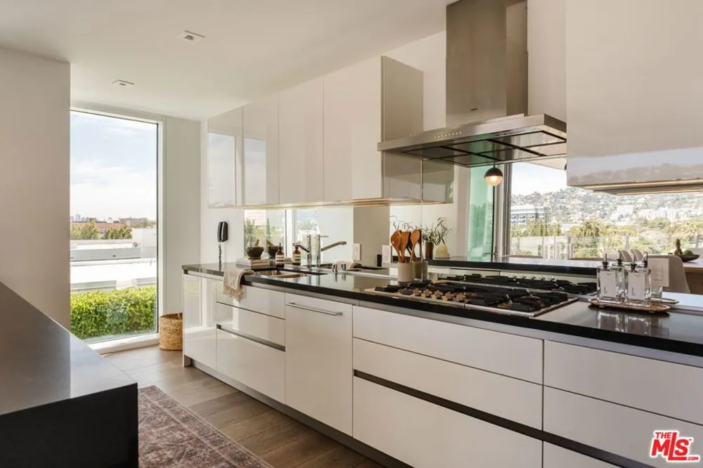 9000 W 3rd Street #403 Los Angeles, CA 90048