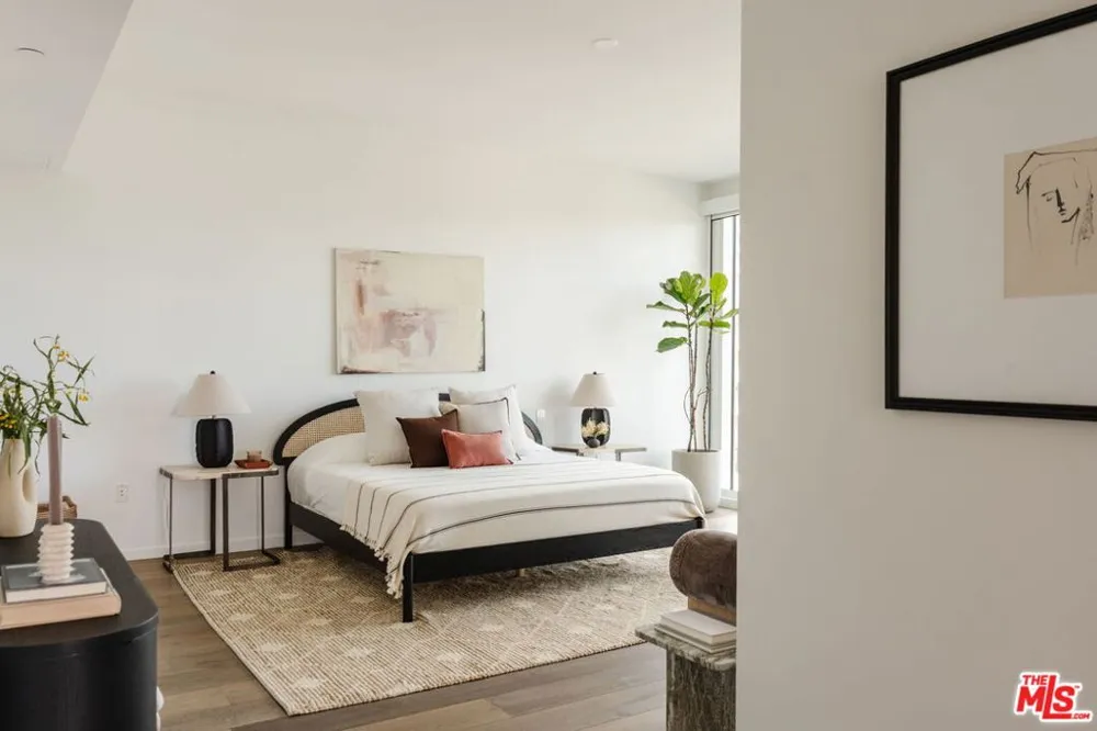 9000 W 3rd Street #403 Los Angeles, CA 90048