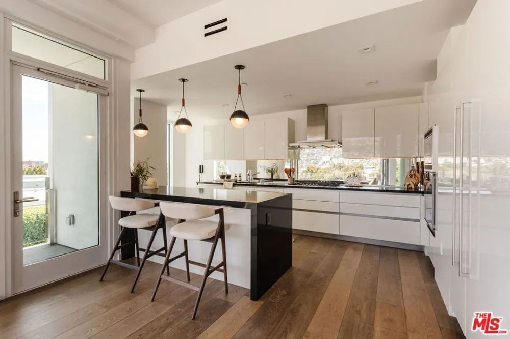 9000 W 3rd Street #403 Los Angeles, CA 90048
