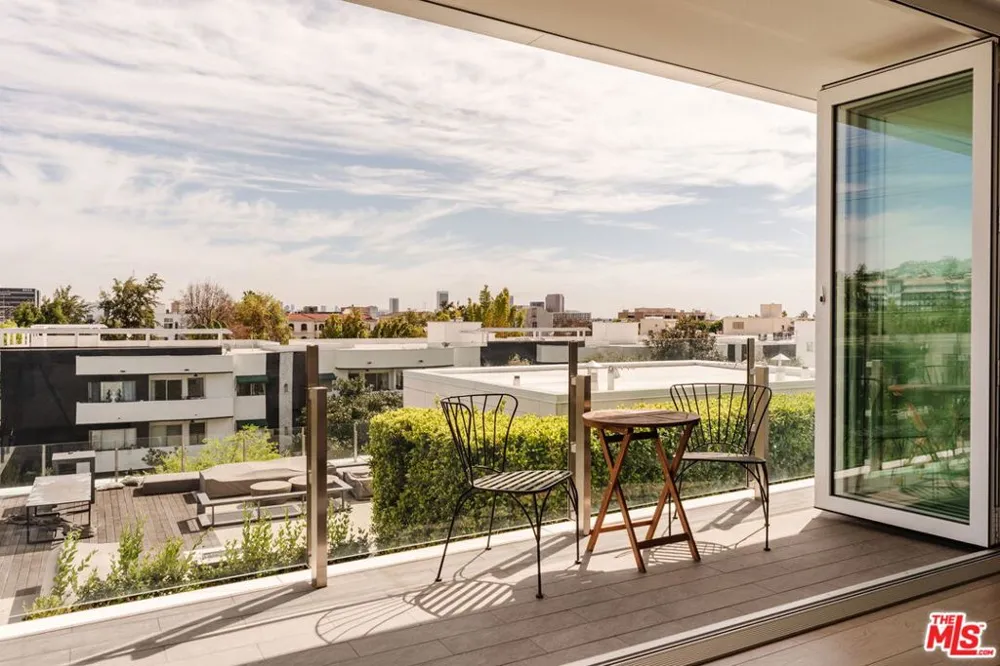 9000 W 3rd Street #403 Los Angeles, CA 90048