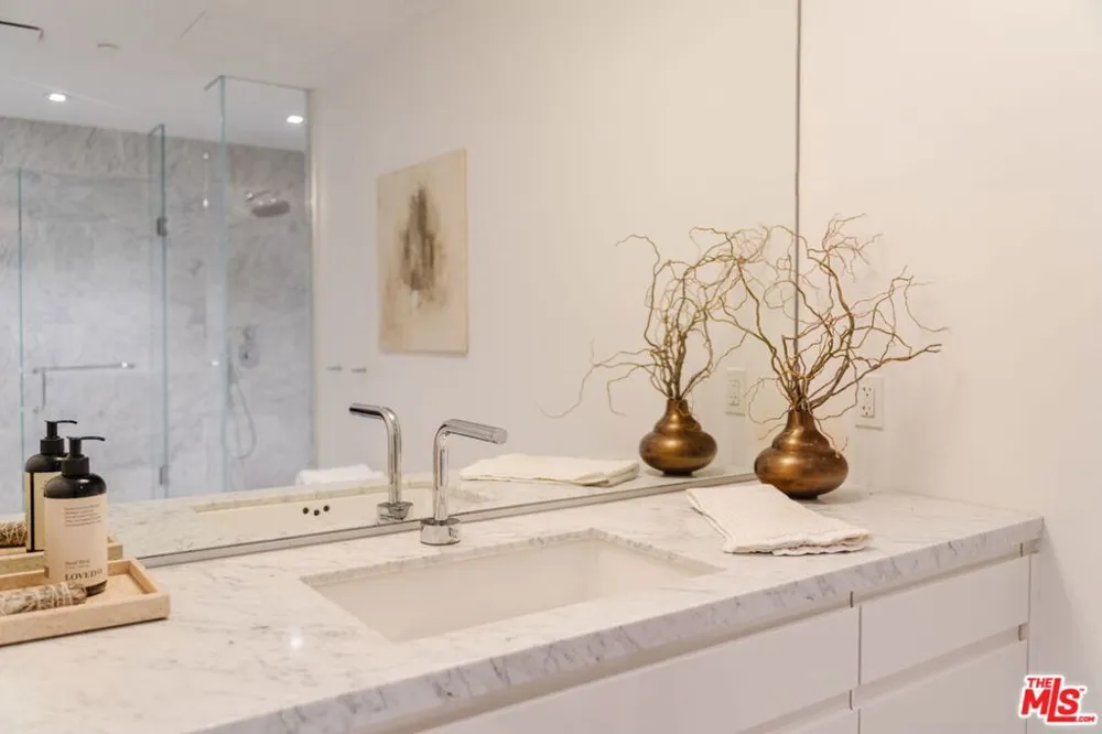 9000 W 3rd Street #403 Los Angeles, CA 90048