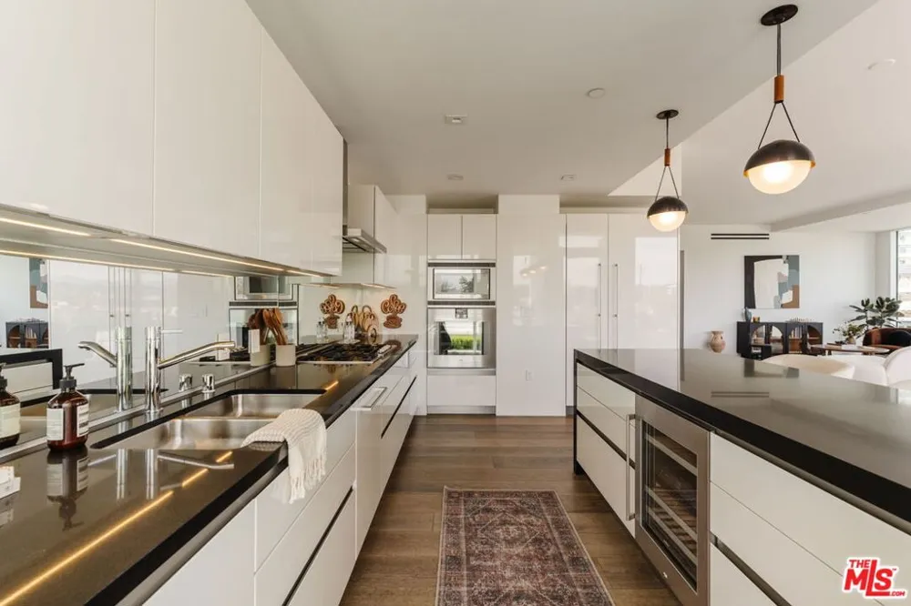 9000 W 3rd Street #403 Los Angeles, CA 90048