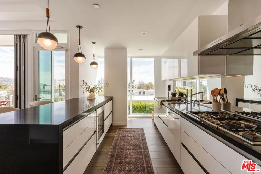 9000 W 3rd Street #403 Los Angeles, CA 90048