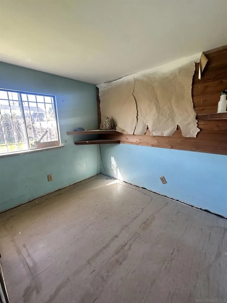 128 Old Oak Dr San Diego, CA 92114