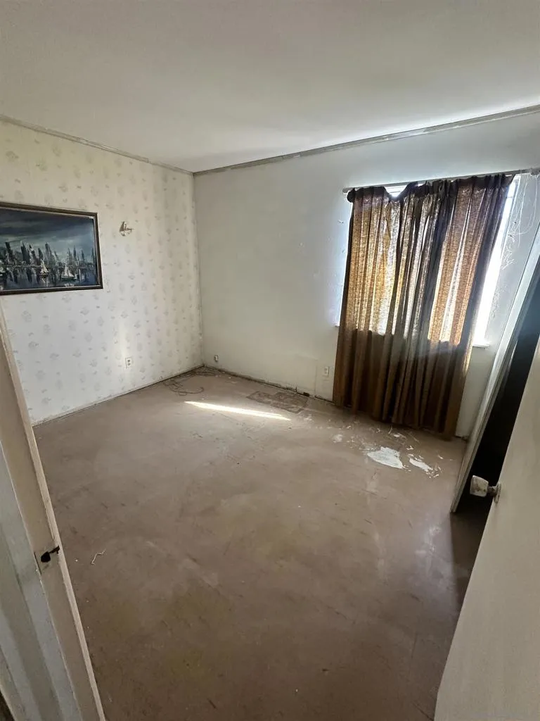 128 Old Oak Dr San Diego, CA 92114