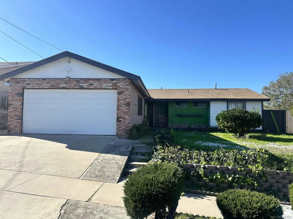 128 Old Oak Dr San Diego, CA 92114