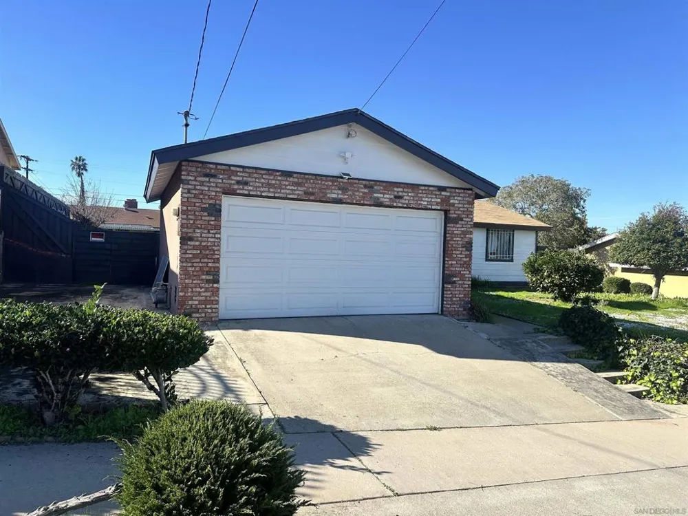 128 Old Oak Dr San Diego, CA 92114