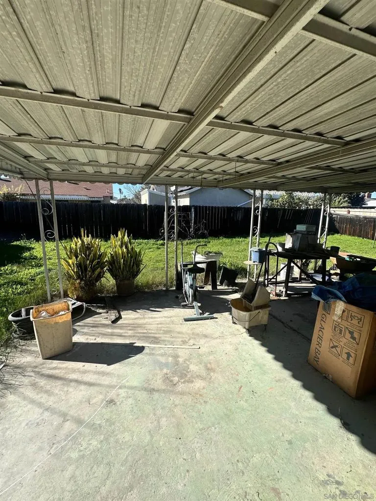 128 Old Oak Dr San Diego, CA 92114