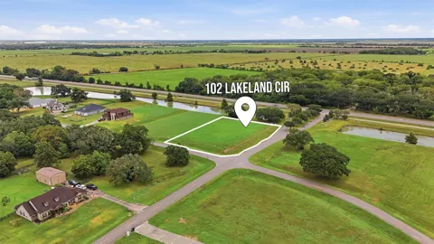 102 Lakeland Circle