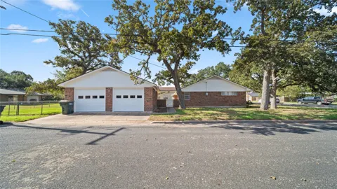 674 N Polk