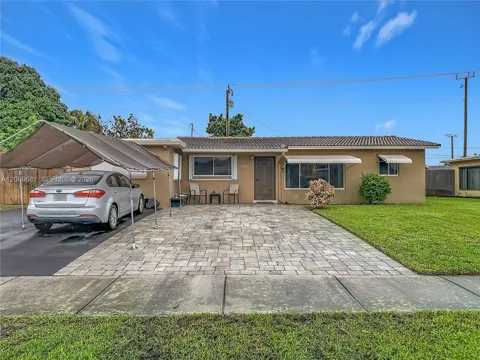 4220 NE 4th Ter