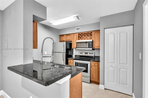 2820 Oakland Forest Dr #102