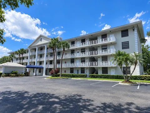 1717 Whitehall Dr #304