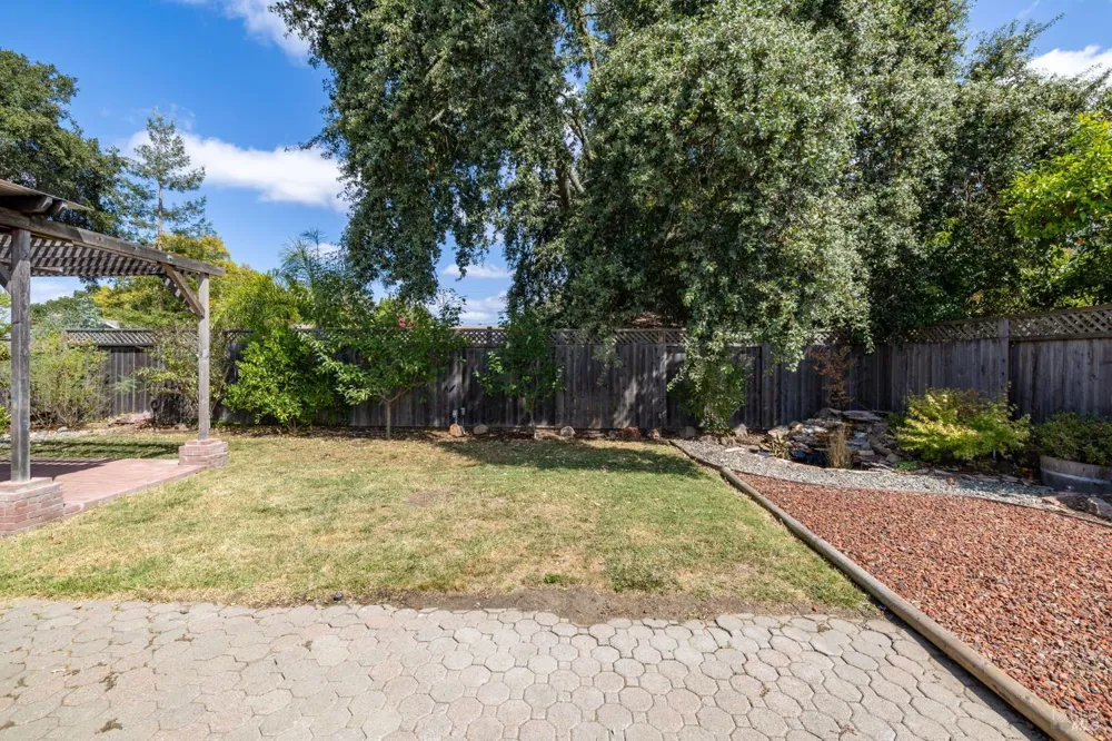 652 Corlano Avenue Santa Rosa, CA 95404