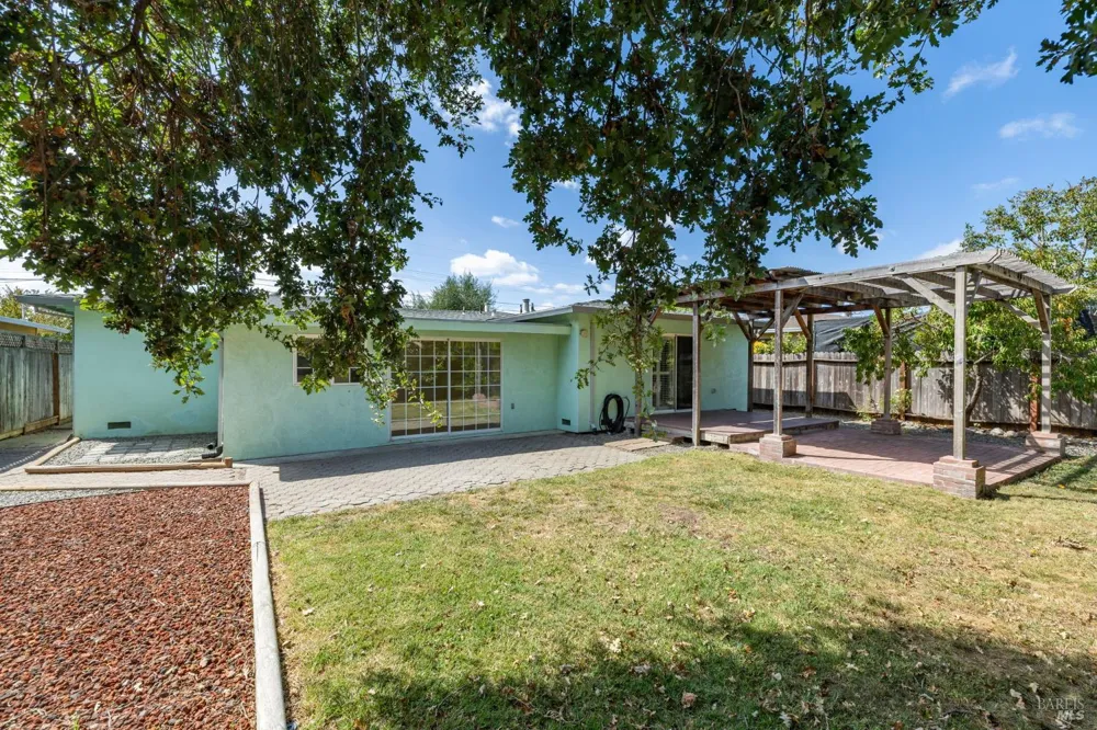 652 Corlano Avenue Santa Rosa, CA 95404