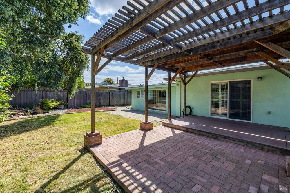 652 Corlano Avenue Santa Rosa, CA 95404