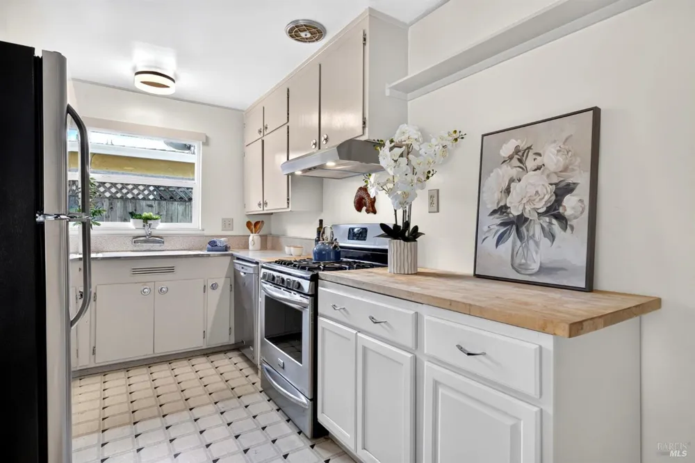 652 Corlano Avenue Santa Rosa, CA 95404