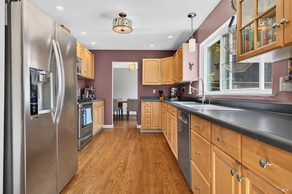 172 Clearview Court Petaluma, CA 94952