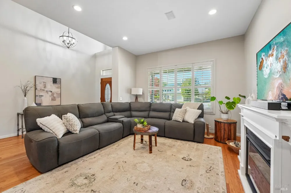 316 Dominic Court Windsor, CA 95492