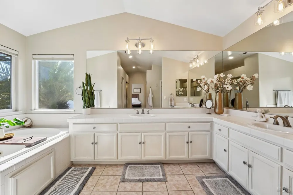 316 Dominic Court Windsor, CA 95492