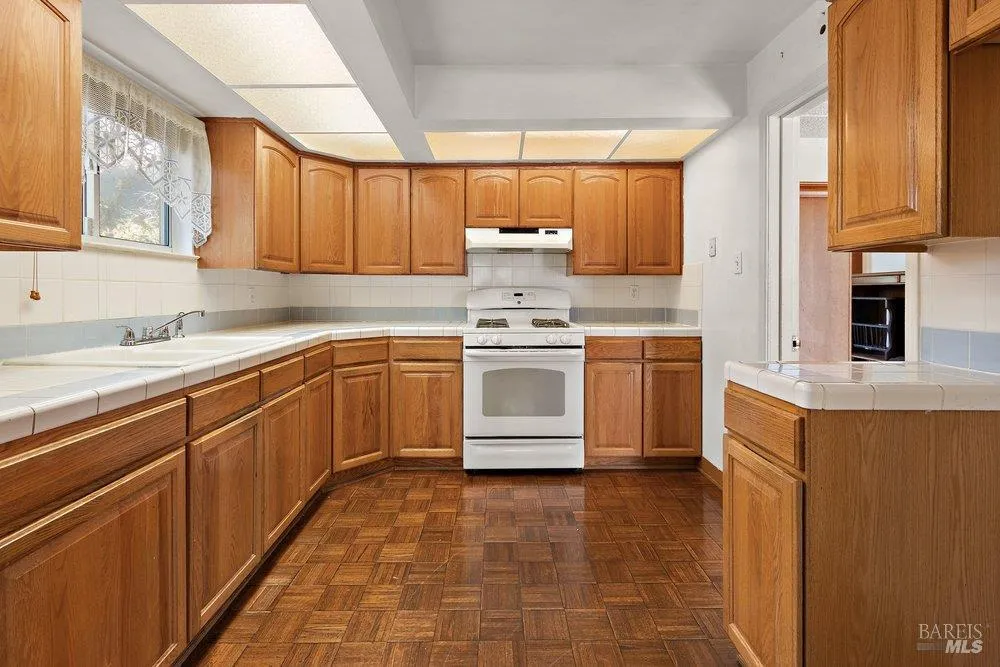 428 E I STREET Benicia, CA 94510