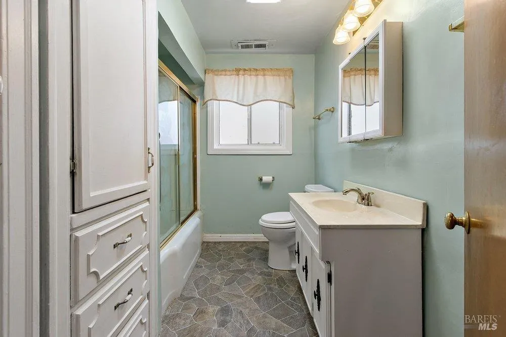 428 E I STREET Benicia, CA 94510