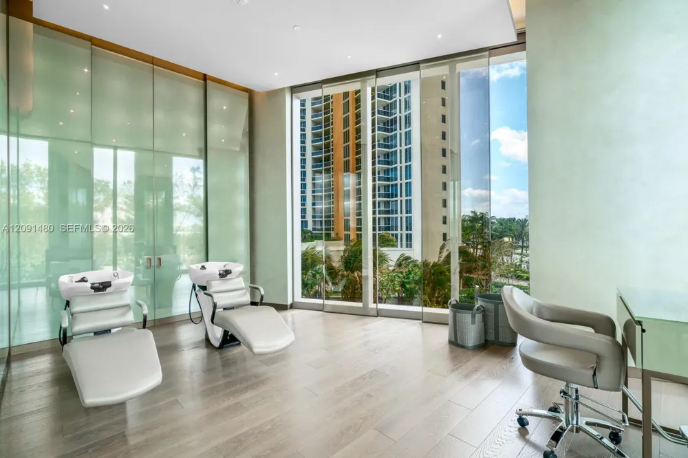 18975 Collins Ave #704 Sunny Isles Beach, FL 33160