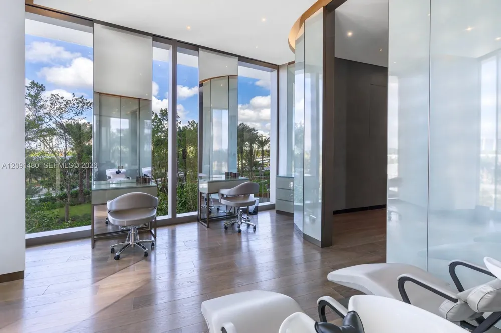 18975 Collins Ave #704 Sunny Isles Beach, FL 33160