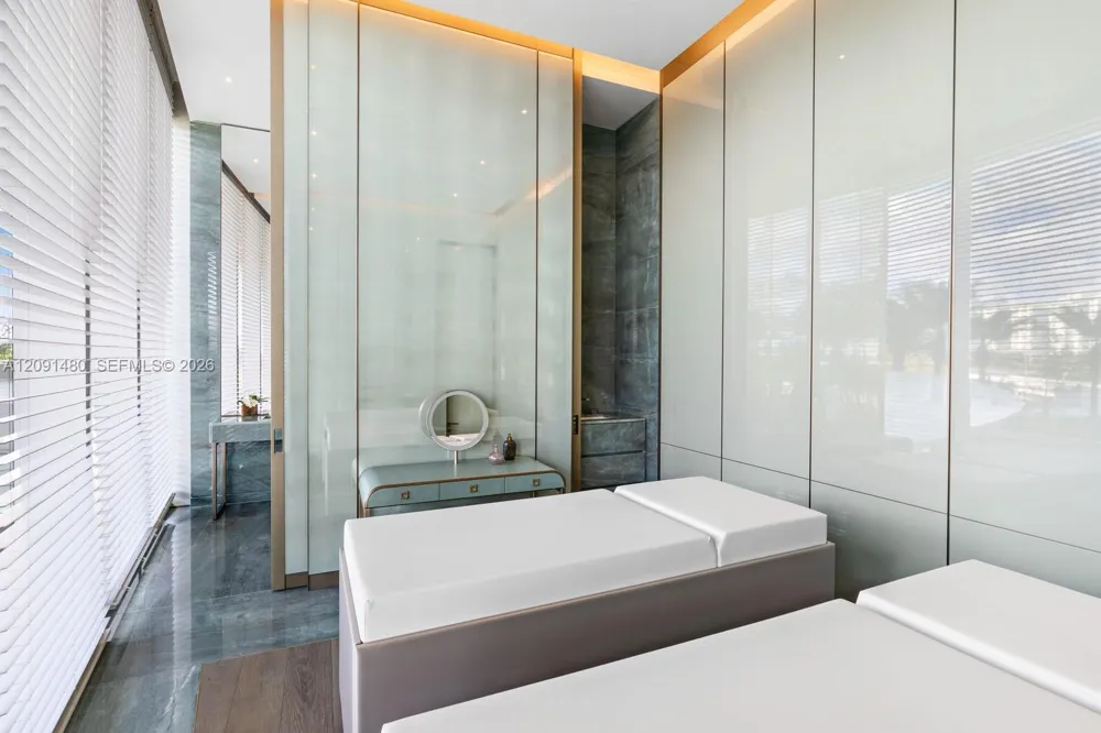 18975 Collins Ave #704 Sunny Isles Beach, FL 33160