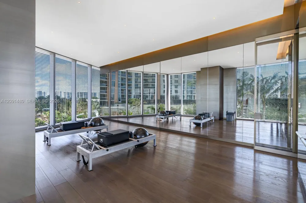 18975 Collins Ave #704 Sunny Isles Beach, FL 33160