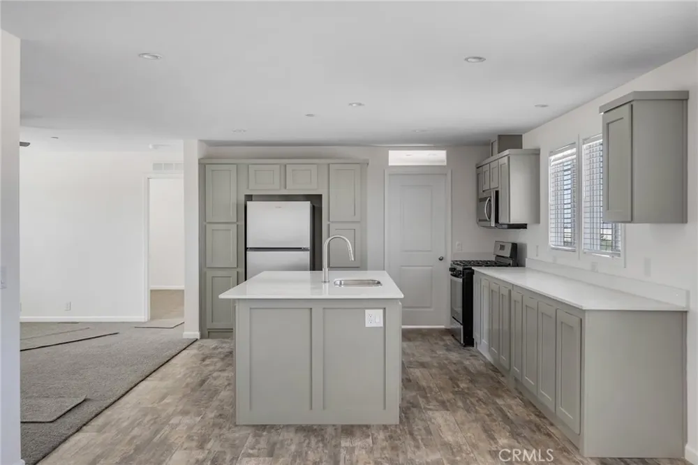 2350 Olivera Pinon Hills, CA 92372