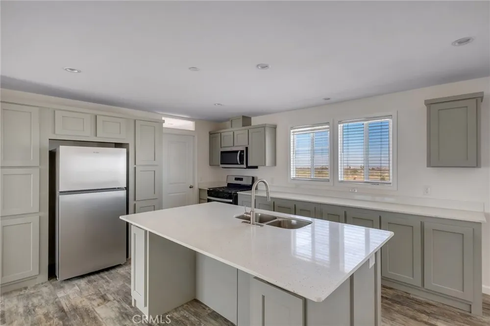 2350 Olivera Pinon Hills, CA 92372