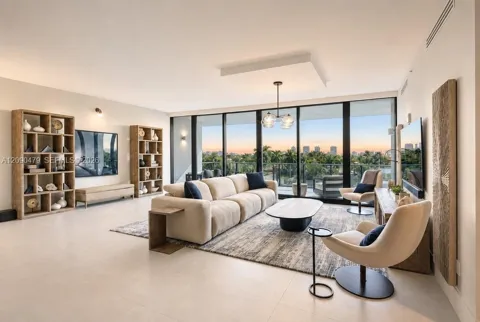 160 Isle Of Venice Dr. #PH3