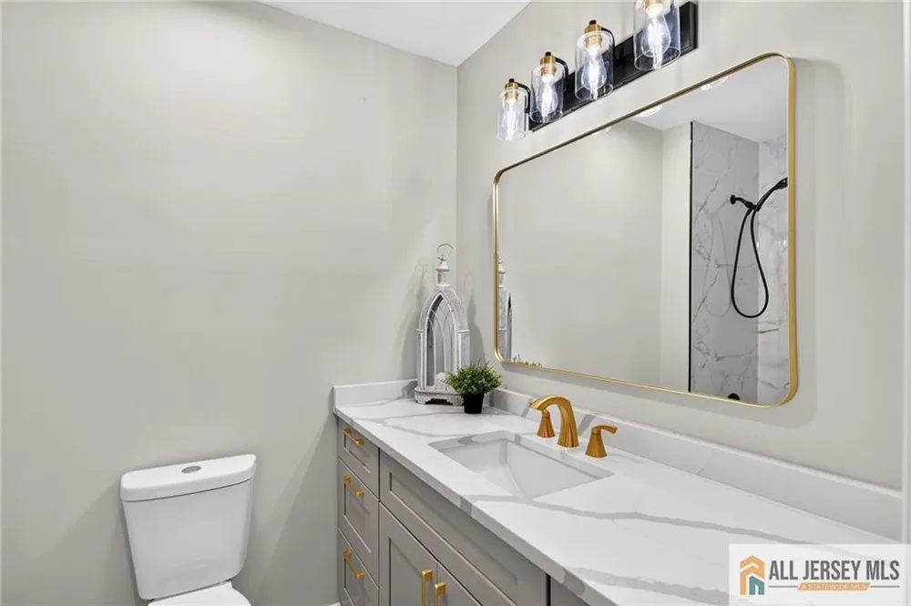 23 Thistle Court Old Bridge, NJ 07747