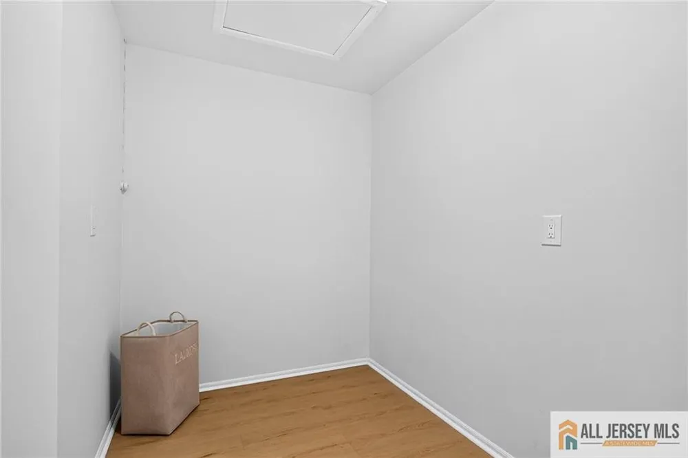 23 Thistle Court Old Bridge, NJ 07747